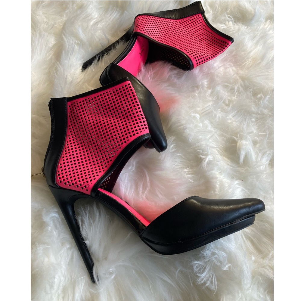 Black & hot pink pointy toe heels, size 6.5.